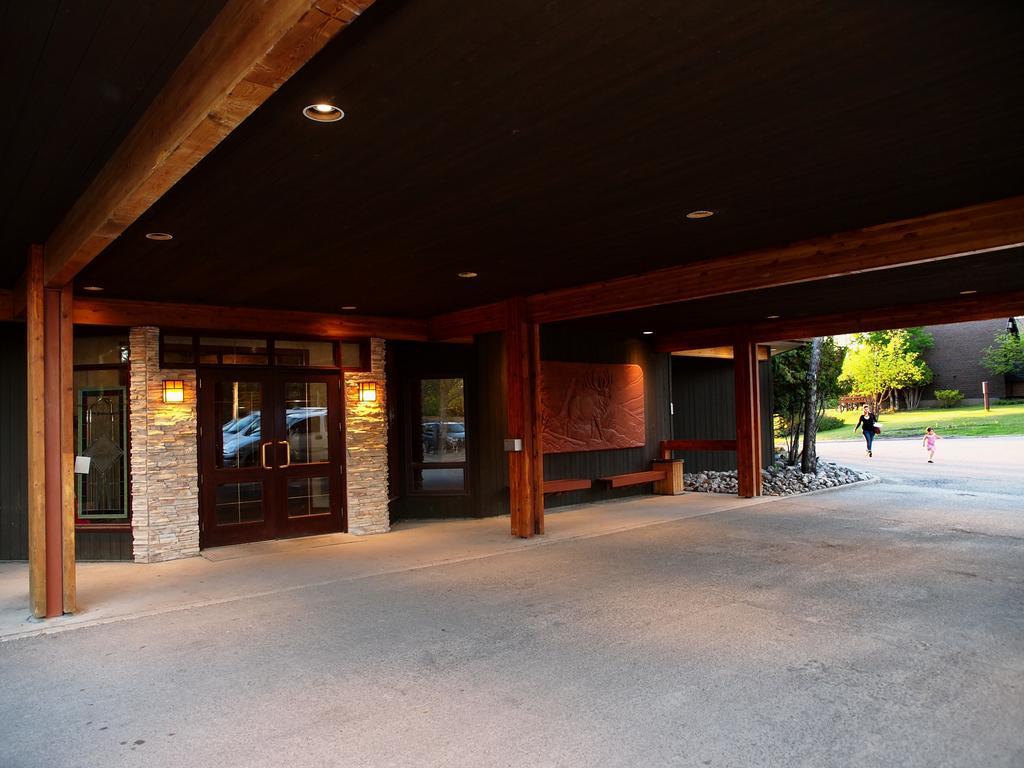 Elkhorn Resort, Spa, And Conference Centre Wasagaming Экстерьер фото