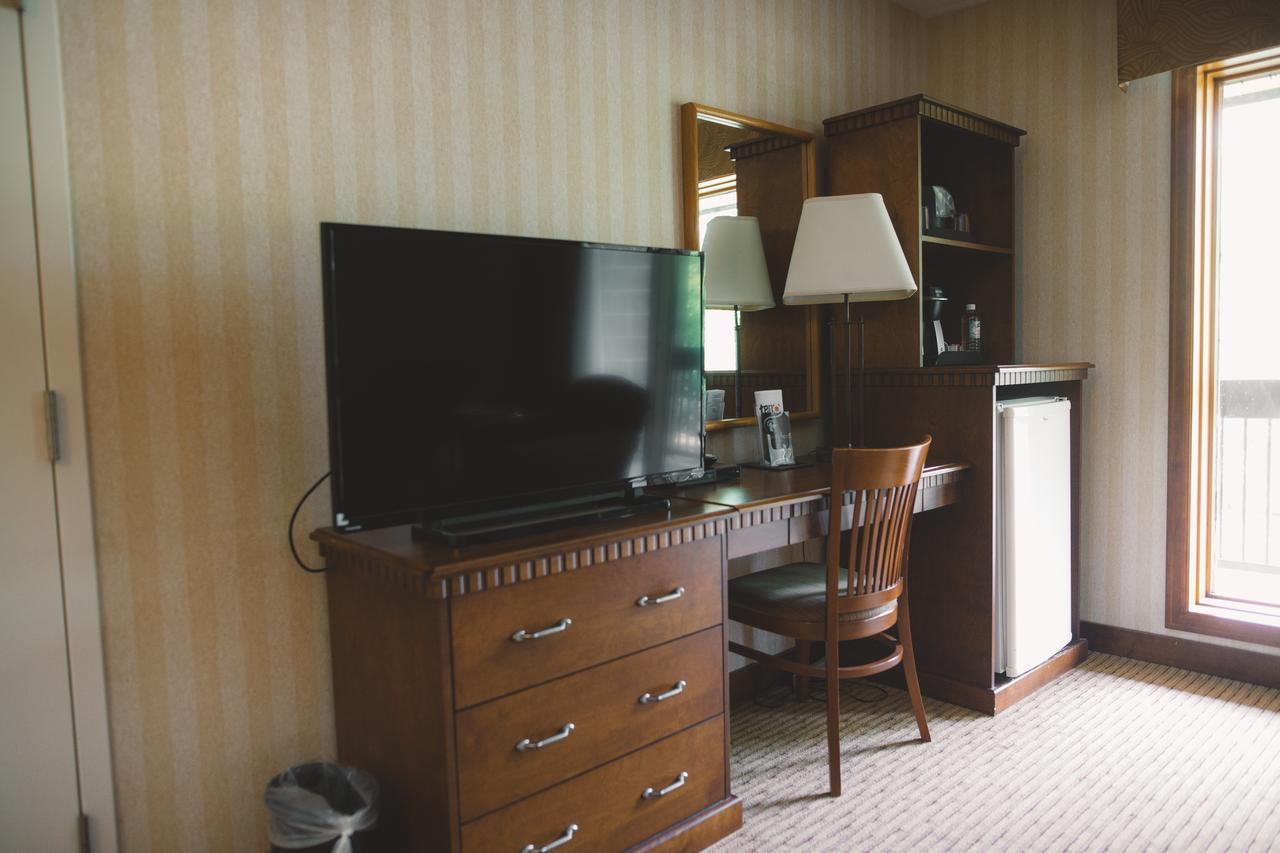 Elkhorn Resort, Spa, And Conference Centre Wasagaming Экстерьер фото