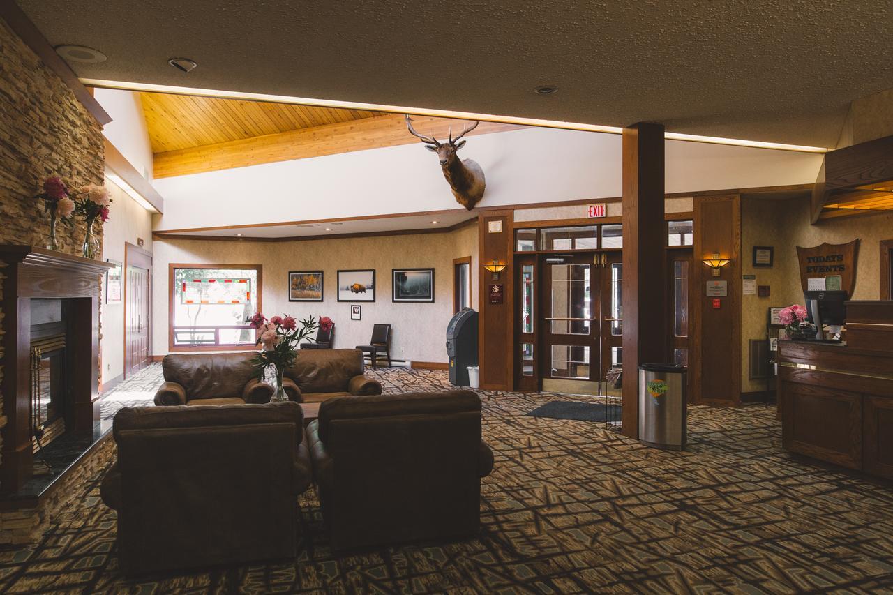 Elkhorn Resort, Spa, And Conference Centre Wasagaming Экстерьер фото