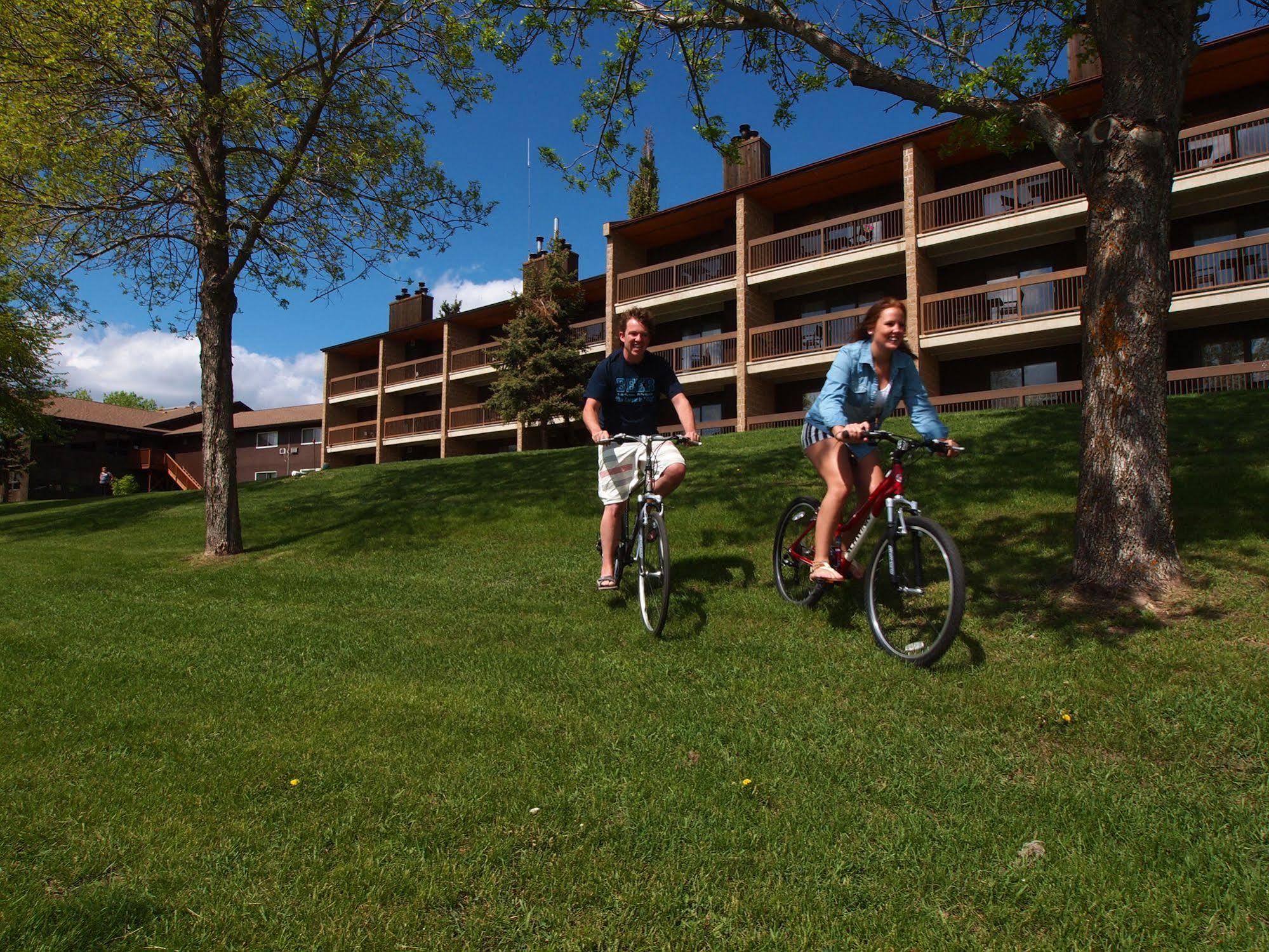 Elkhorn Resort, Spa, And Conference Centre Wasagaming Экстерьер фото