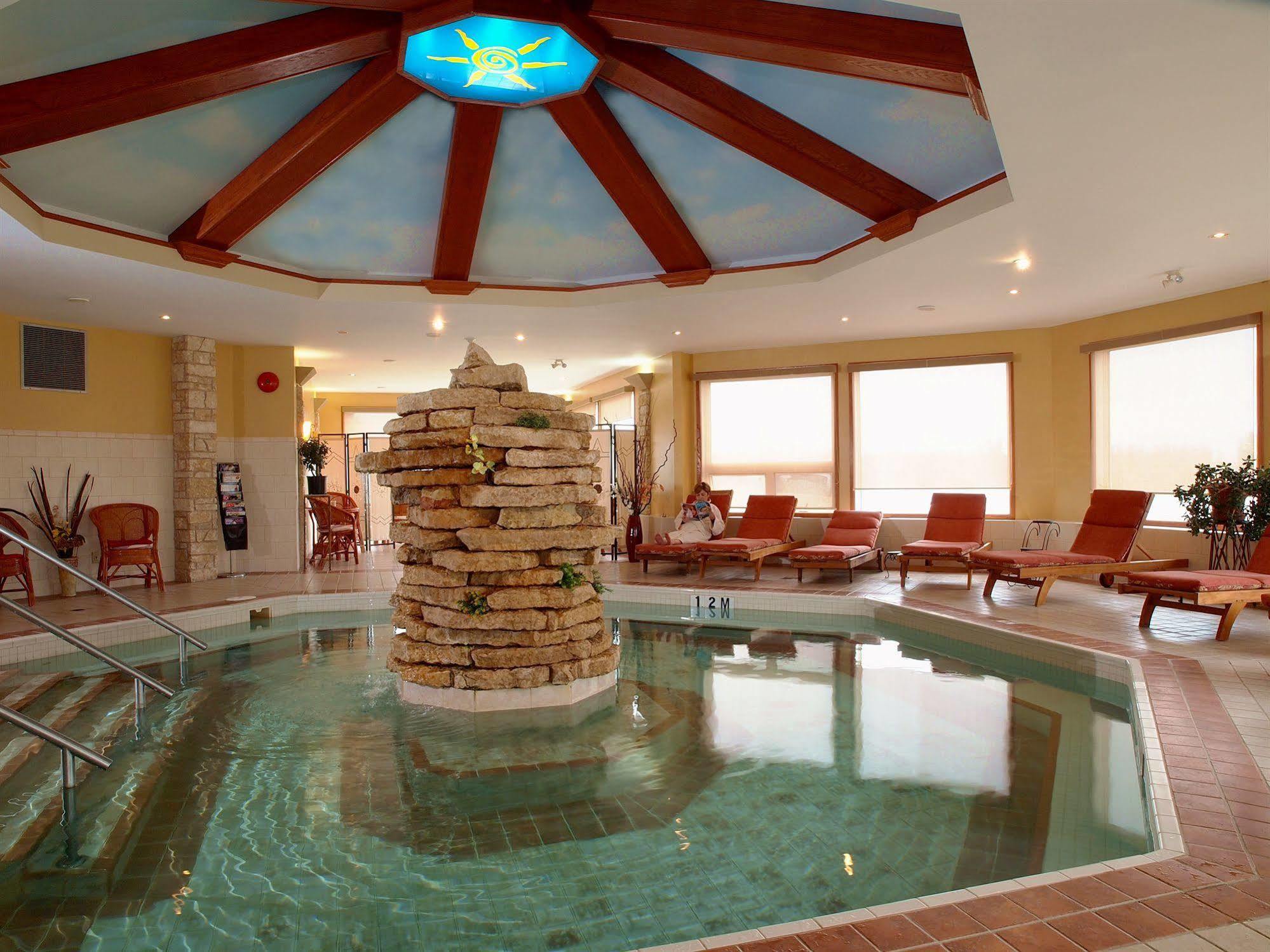 Elkhorn Resort, Spa, And Conference Centre Wasagaming Экстерьер фото