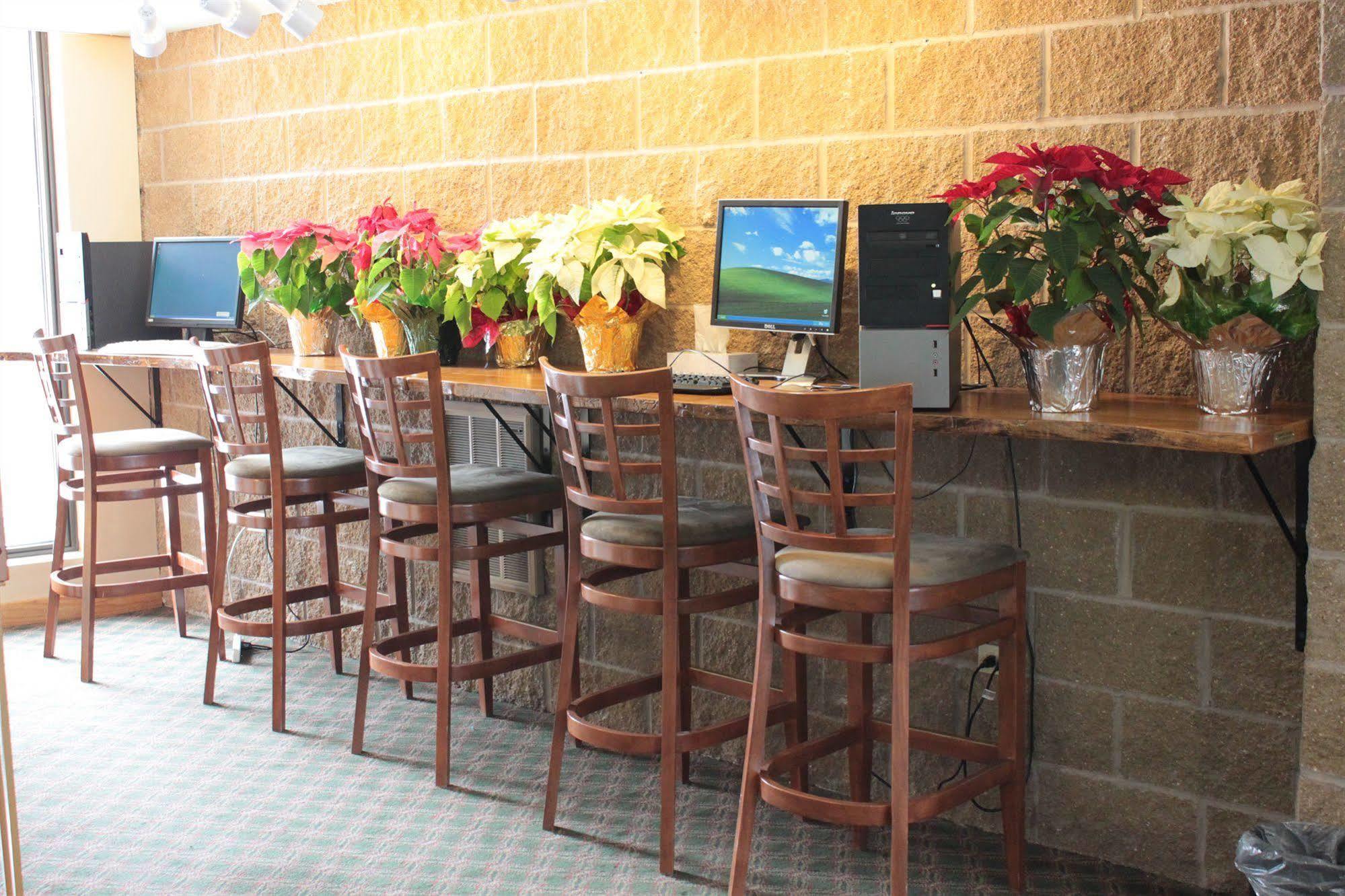 Elkhorn Resort, Spa, And Conference Centre Wasagaming Экстерьер фото